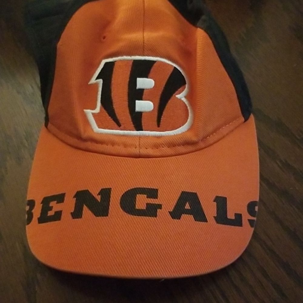 🤠Like New NFL Team Apparel Cincinnati Bengals Kids Velcro Adjustable Cap